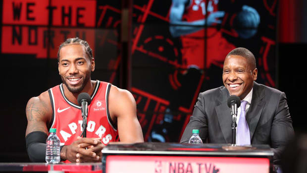 kawhi-leonard-smile-raptors.jpg